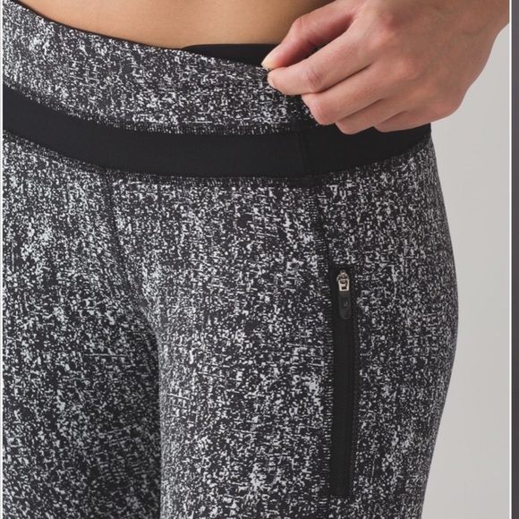 Lululemon Inspire Tight II Leggings
Power Luxtreme Suited Jacquard Black White - Picture 3 of 14